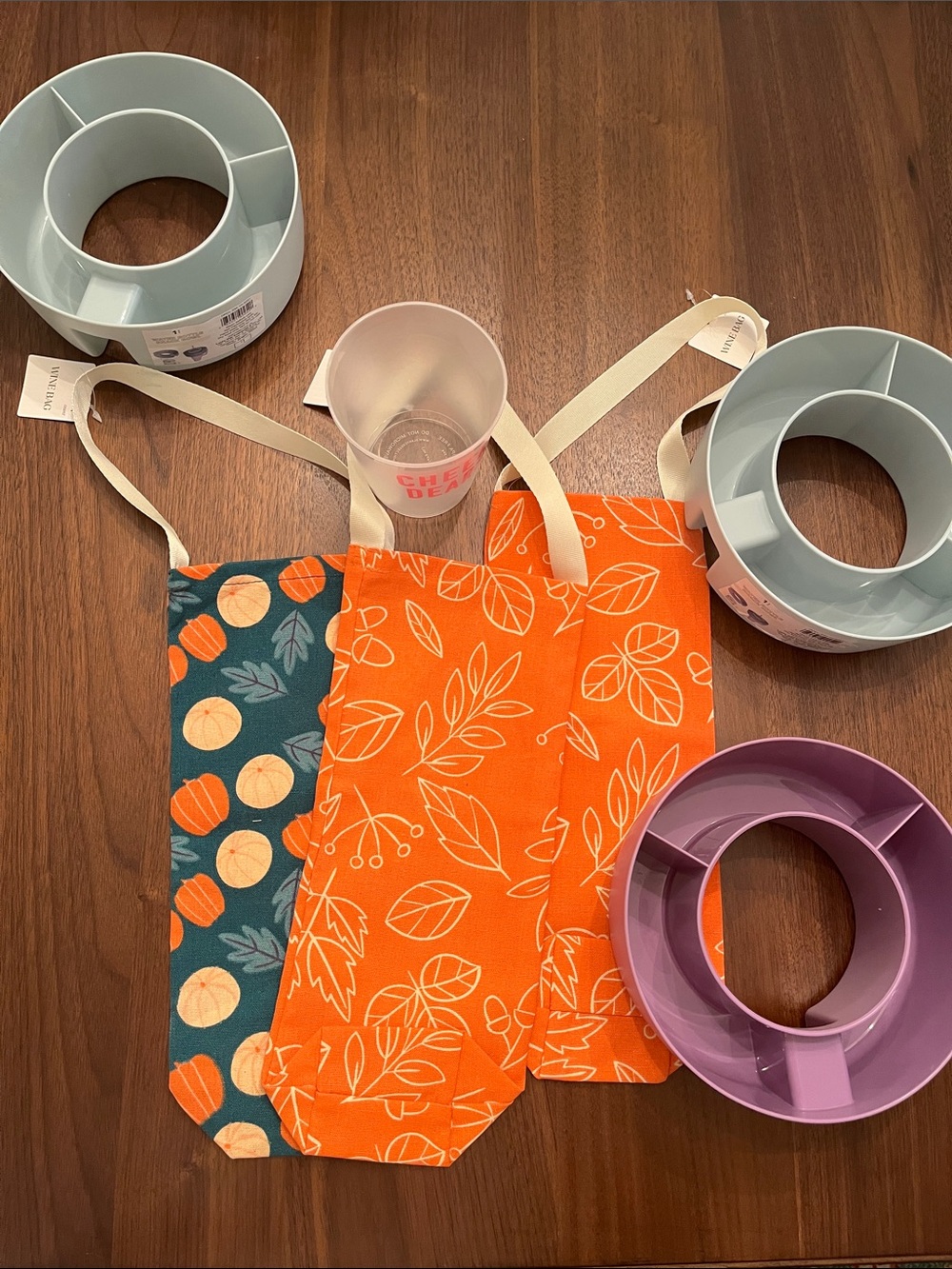 Bundle of wine bags, snack trays & cup